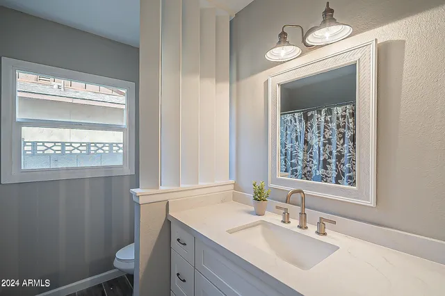 $2,600 | 14008 North 52nd Avenue, Glendale, AZ 85306