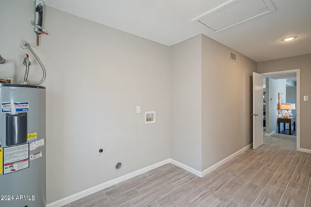 $2,600 | 14008 North 52nd Avenue, Glendale, AZ 85306