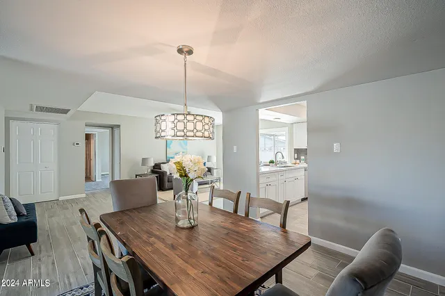 $2,600 | 14008 North 52nd Avenue, Glendale, AZ 85306