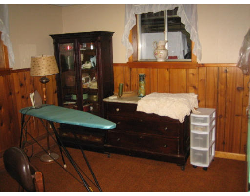 30 Laurelwood Road Rutland, MA 01543 - Photo 16 of 21 a living room with furniture