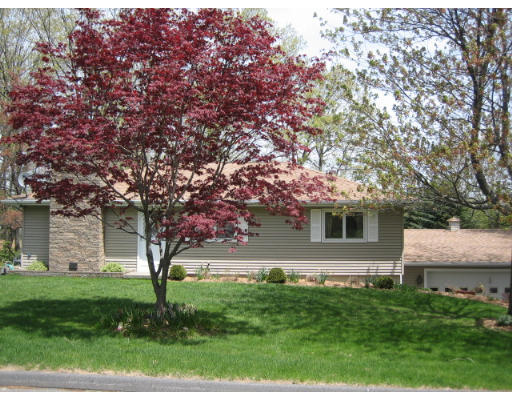 30 Laurelwood Road Rutland, MA 01543 - Photo 2 of 21 a front view of a house with garden