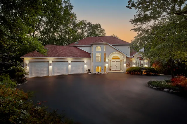 $1,499,900 | 2822 Moelter Drive, Lyons, WI 53147