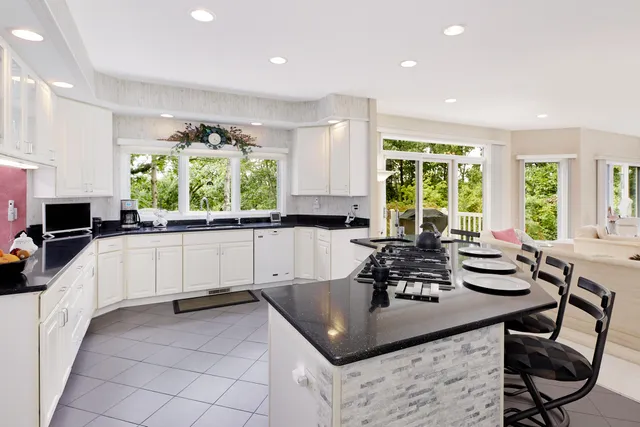 $1,499,900 | 2822 Moelter Drive, Lyons, WI 53147