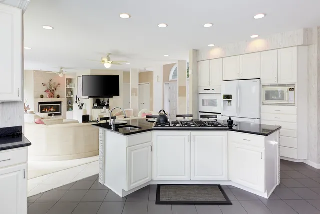 $1,499,900 | 2822 Moelter Drive, Lyons, WI 53147