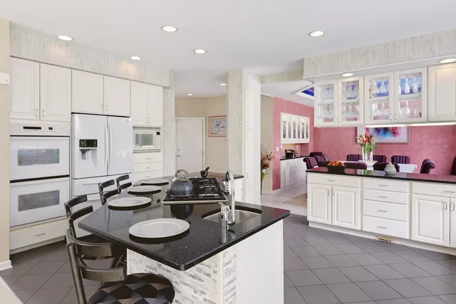 $1,499,900 | 2822 Moelter Drive, Lyons, WI 53147