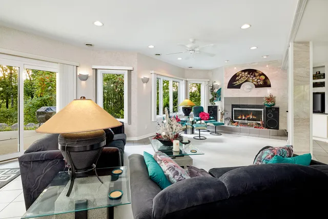 $1,499,900 | 2822 Moelter Drive, Lyons, WI 53147