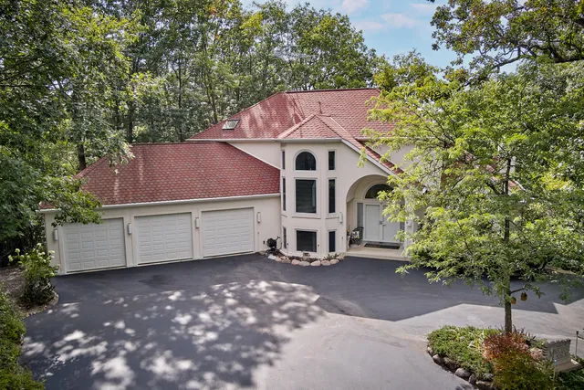 $1,499,900 | 2822 Moelter Drive, Lyons, WI 53147