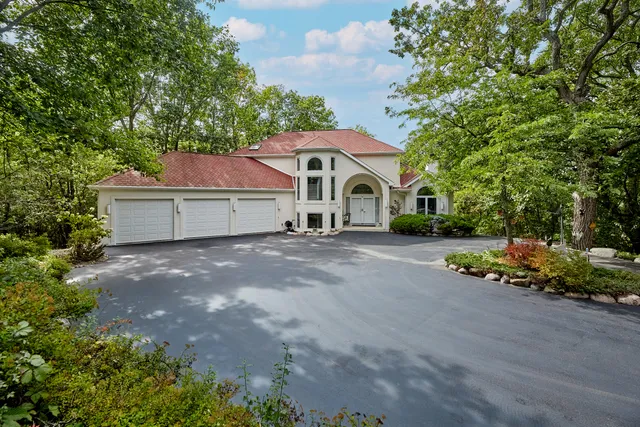 $1,499,900 | 2822 Moelter Drive, Lyons, WI 53147