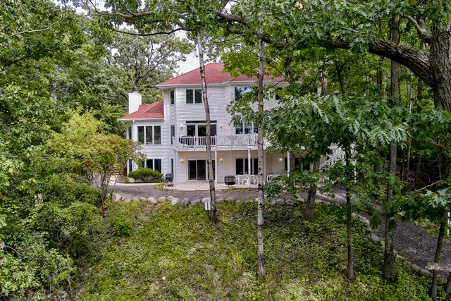 $1,499,900 | 2822 Moelter Drive, Lyons, WI 53147