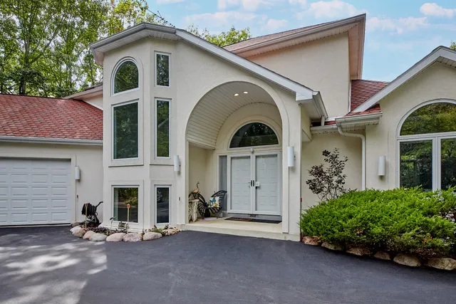 $1,499,900 | 2822 Moelter Drive, Lyons, WI 53147