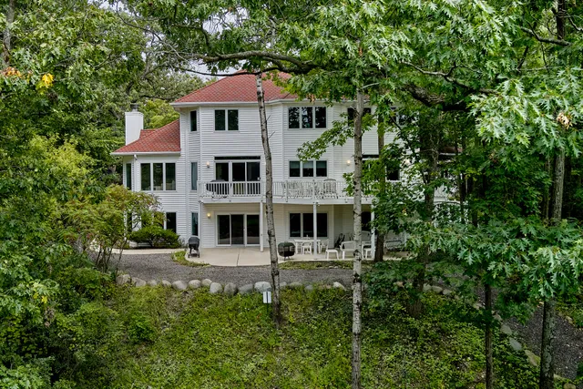 $1,499,900 | 2822 Moelter Drive, Lyons, WI 53147