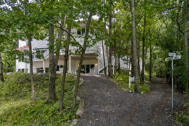 $1,499,900 | 2822 Moelter Drive, Lyons, WI 53147