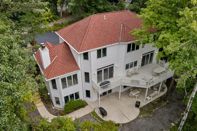 $1,499,900 | 2822 Moelter Drive, Lyons, WI 53147