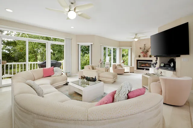 $1,499,900 | 2822 Moelter Drive, Lyons, WI 53147