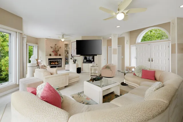 $1,499,900 | 2822 Moelter Drive, Lyons, WI 53147