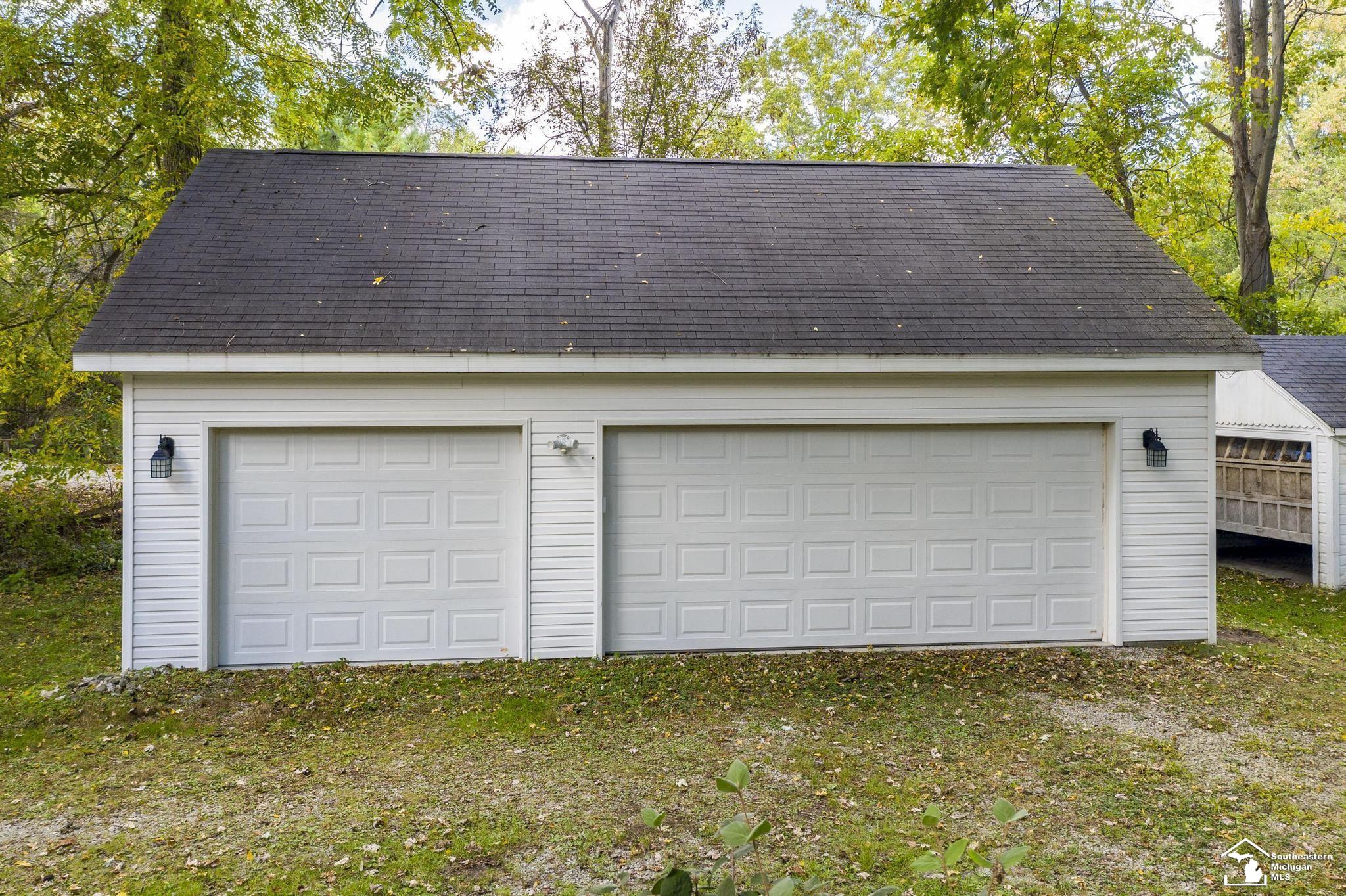 7712 Secor Road Lambertville, MI 48144 - Photo 8 of 40 50157760-e6a473e9-9e6a-4e2f-89e9-ab9e3e0889bd.JPG