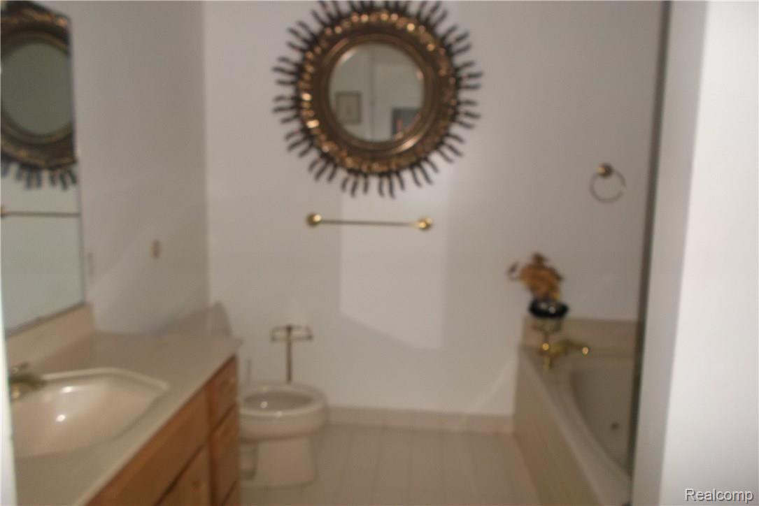 21932 Evergreen Road Southfield, MI 48075 - Photo 5 of 10 DSCF7806.JPG