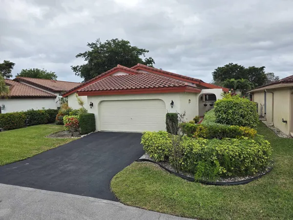 $340,000 | 5665 Lakeview Mews Drive, Boynton Beach, FL 33437