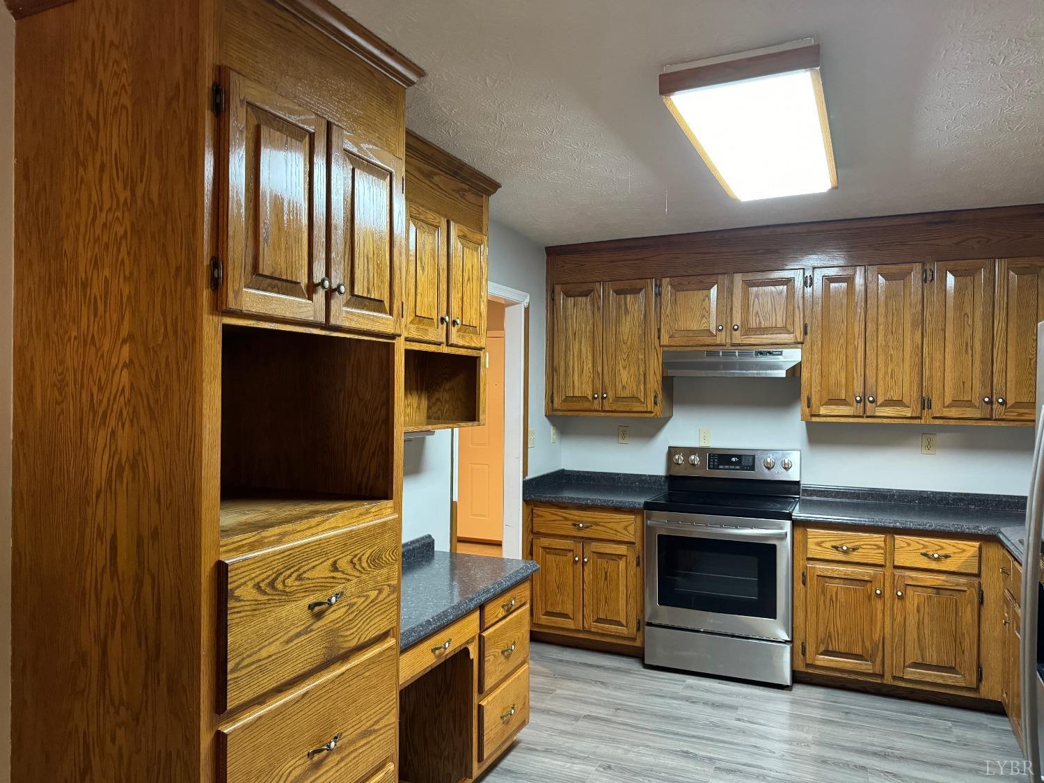 580 First Rock Road Prospect, VA 23960 - Photo 5 of 22 a kitchen with granite countertop a stove and cabinets