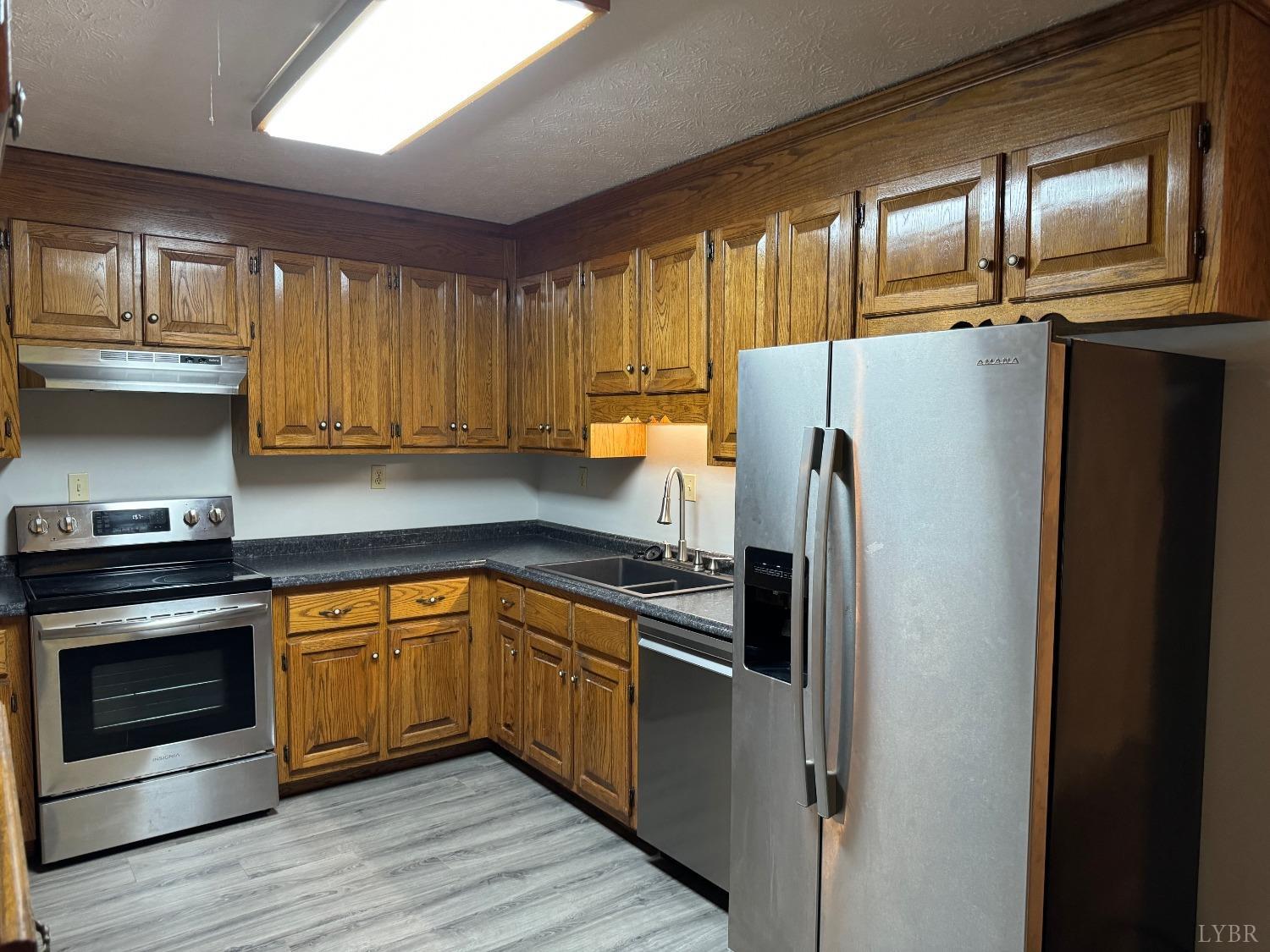 580 First Rock Road Prospect, VA 23960 - Photo 6 of 22 a kitchen with granite countertop a refrigerator stove and sink