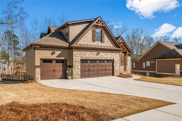 a view of a livingroom with furniture and windows