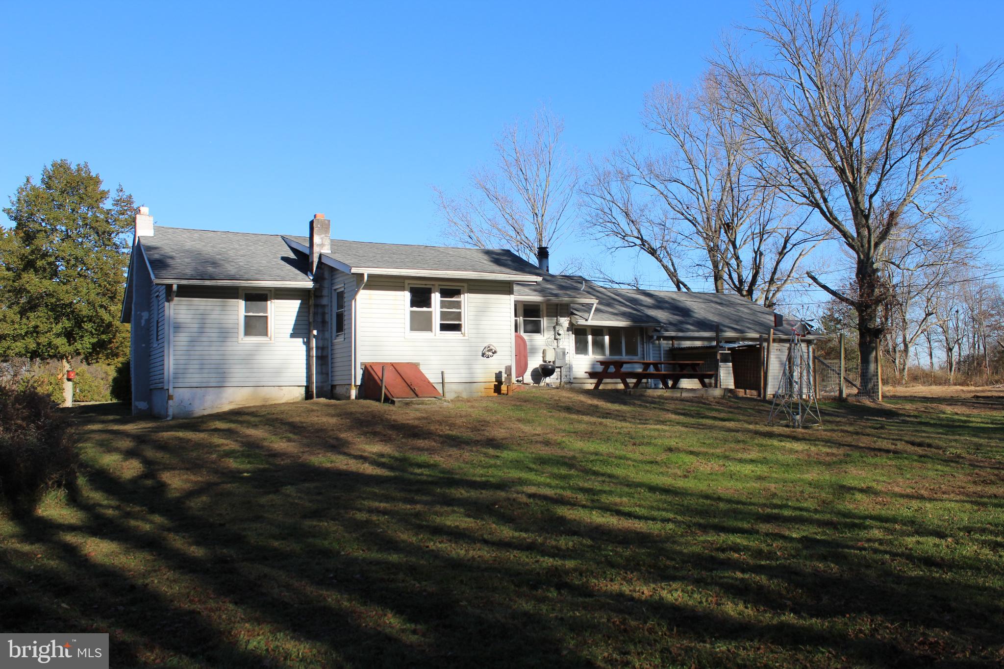 161 Sinnickson Landing Road Salem, NJ 08079 - Photo 5 of 35 a front view of a house with a garden