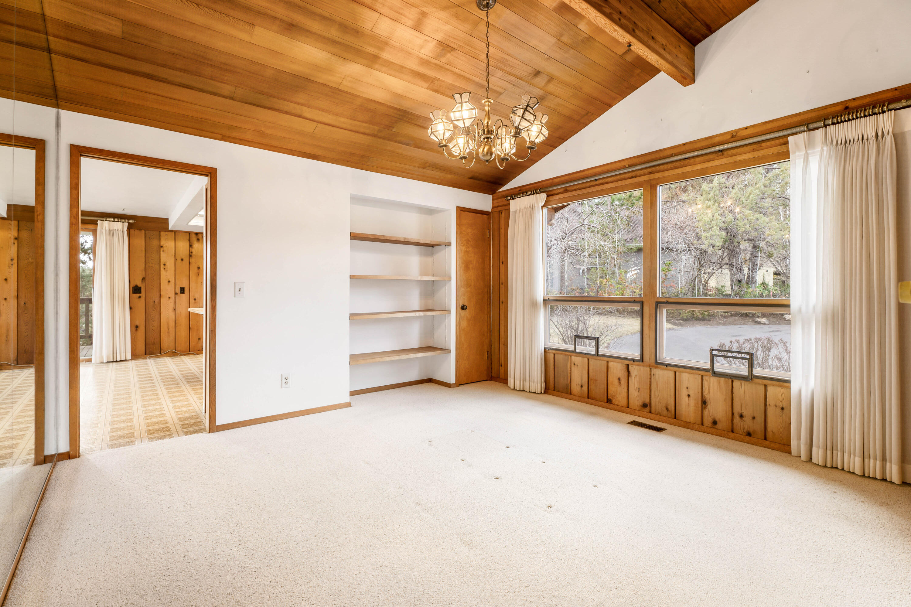 1670 Northwest Putnam Road Bend, OR 97703 - Photo 10 of 40 18-Dining Room