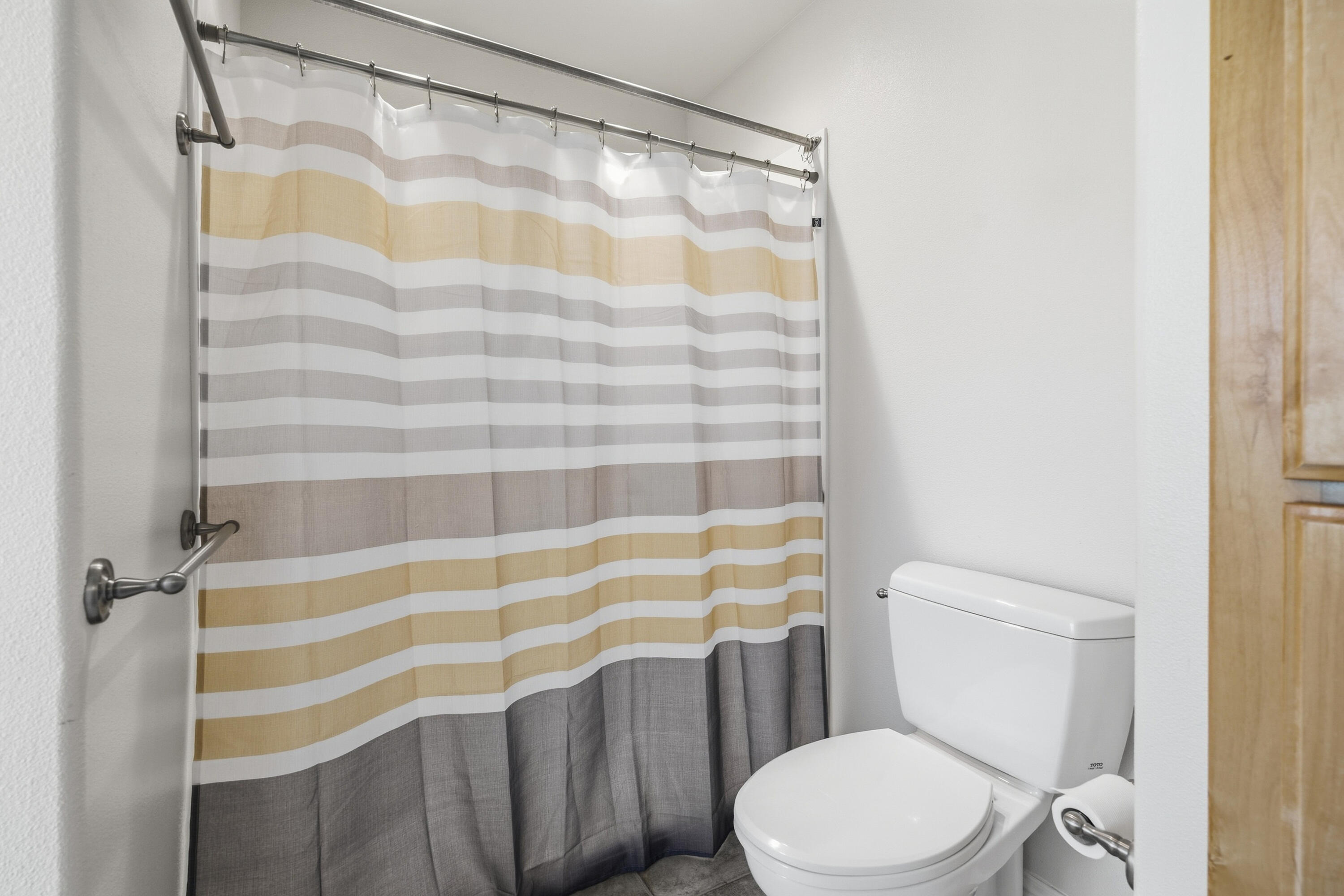 2995 Goose Ranch Road Lewiston, CA 96052 - Photo 36 of 60 Upstairs Bathroom