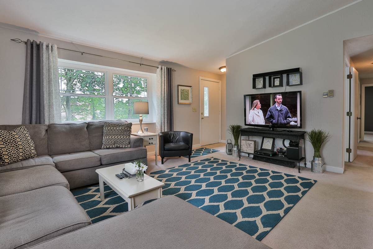 155 Lancaster Farm Road Salem, NH 03079 - Photo 5 of 27