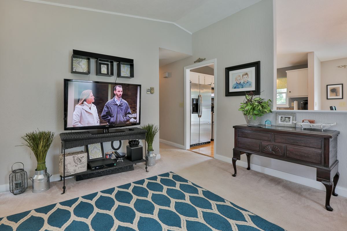 155 Lancaster Farm Road Salem, NH 03079 - Photo 8 of 27