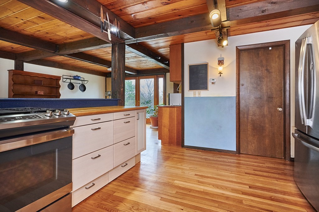 426 Kennedy Road Northampton, MA 01053 - Photo 10 of 42 Gallery Image 10