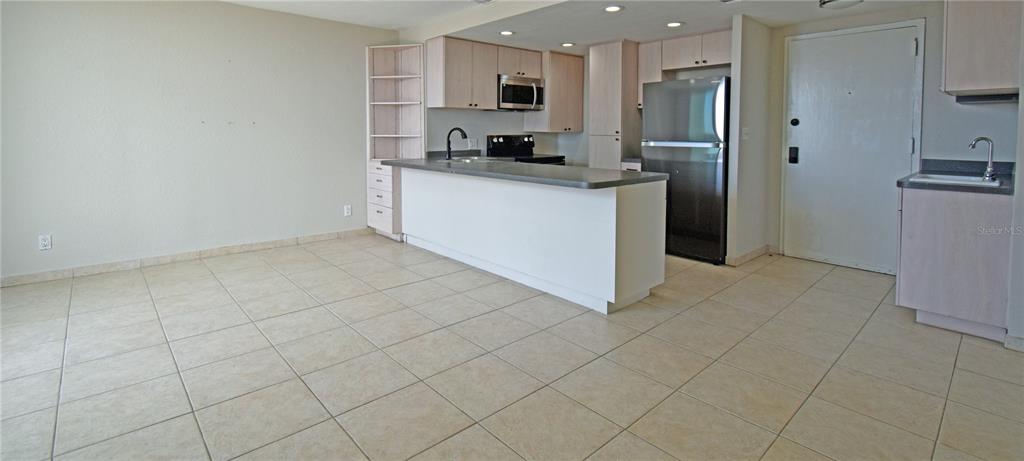 4015 Bayshore Boulevard, Unit 17F Tampa, FL 33611 - Photo 20 of 32 a kitchen with stainless steel appliances granite countertop a refrigerator and a stove top oven