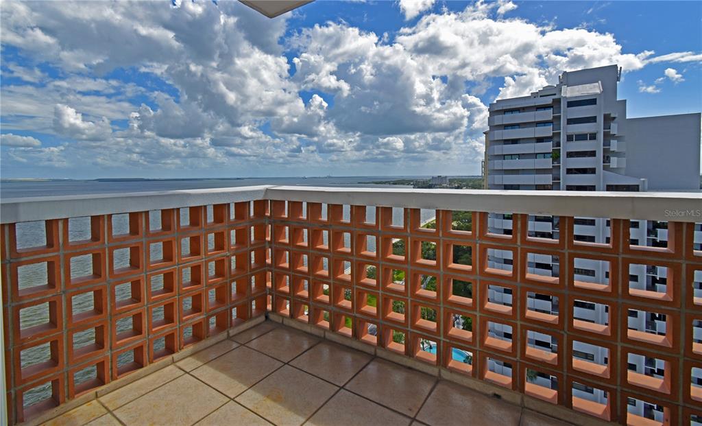 4015 Bayshore Boulevard, Unit 17F Tampa, FL 33611 - Photo 2 of 32 a view of a balcony