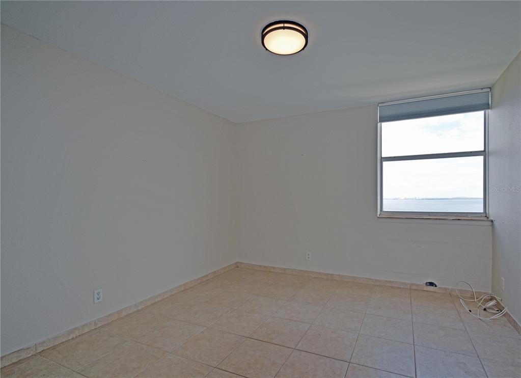 4015 Bayshore Boulevard, Unit 17F Tampa, FL 33611 - Photo 25 of 32 an empty room with a window