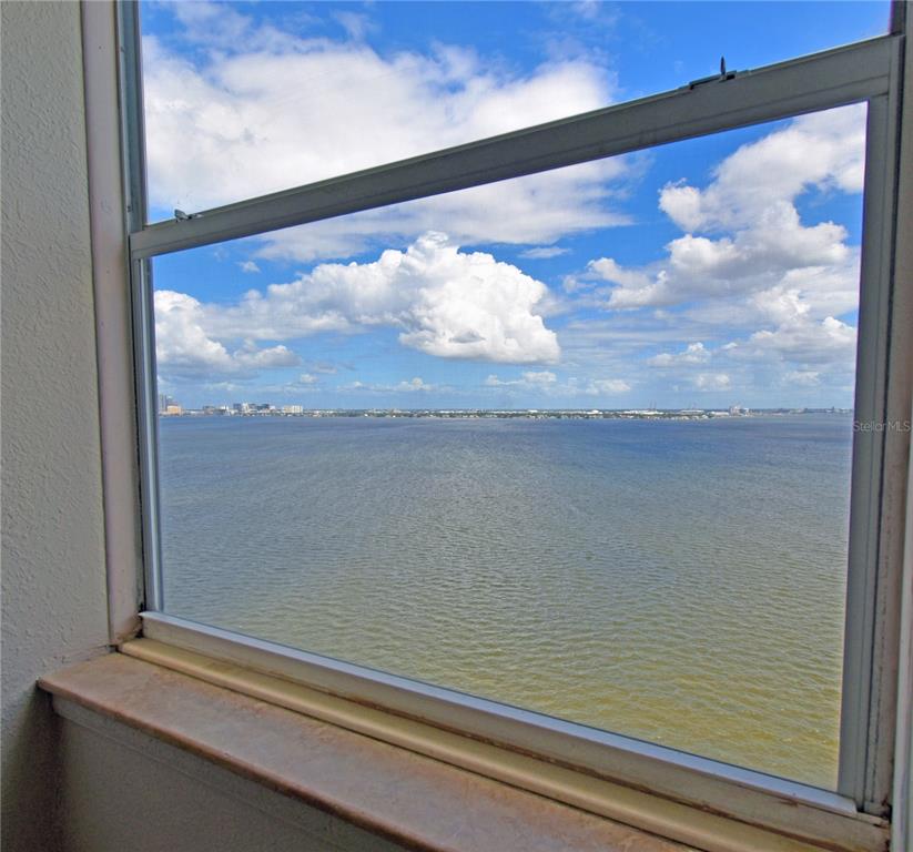 4015 Bayshore Boulevard, Unit 17F Tampa, FL 33611 - Photo 28 of 32 a view of sky from window
