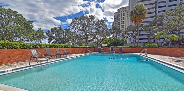 a view of a yard with a barn