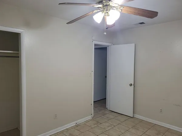 en view of a chandelier fan and entryway