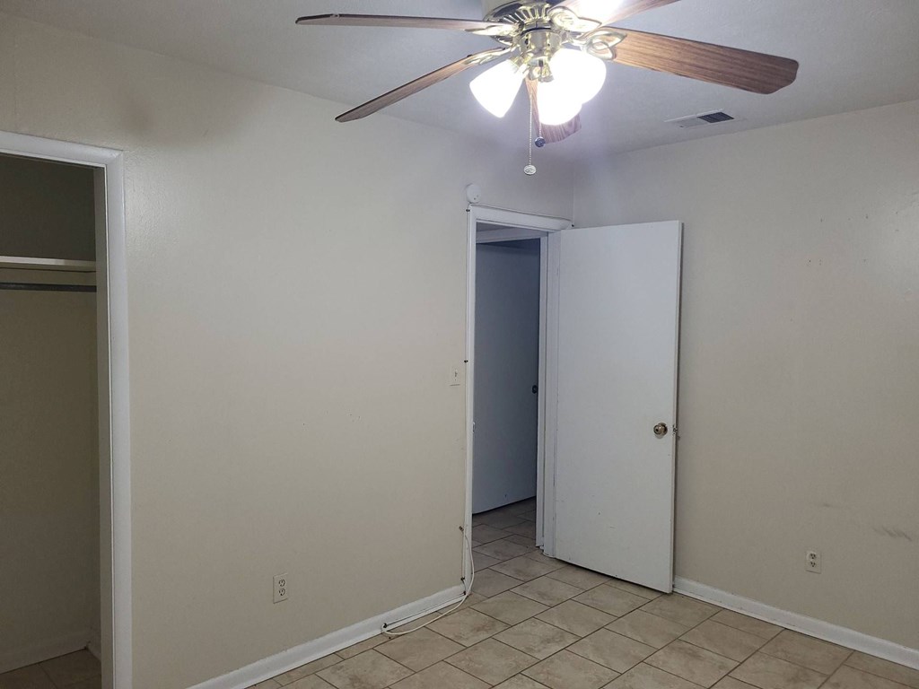 3541 13th Avenue, Unit B Columbus, GA 31904 - Photo 6 of 8 en view of a chandelier fan and entryway