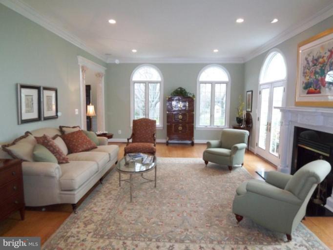 10413 Hunters Valley Road Vienna, VA 22181 - Photo 11 of 27 Living Room #2