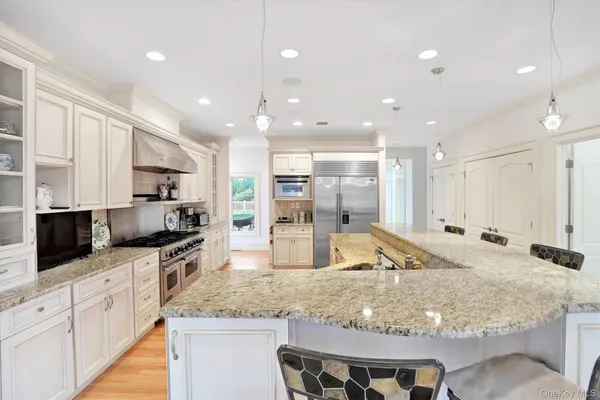 $245,000 | 605 Dune Road, Westhampton, NY 11978