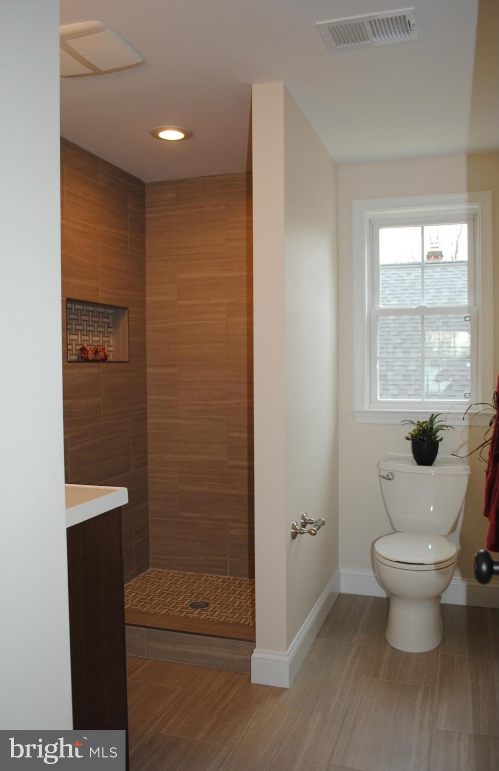 9705 Sutherland Road Silver Spring, MD 20901 - Photo 20 of 30 Bath (Master)