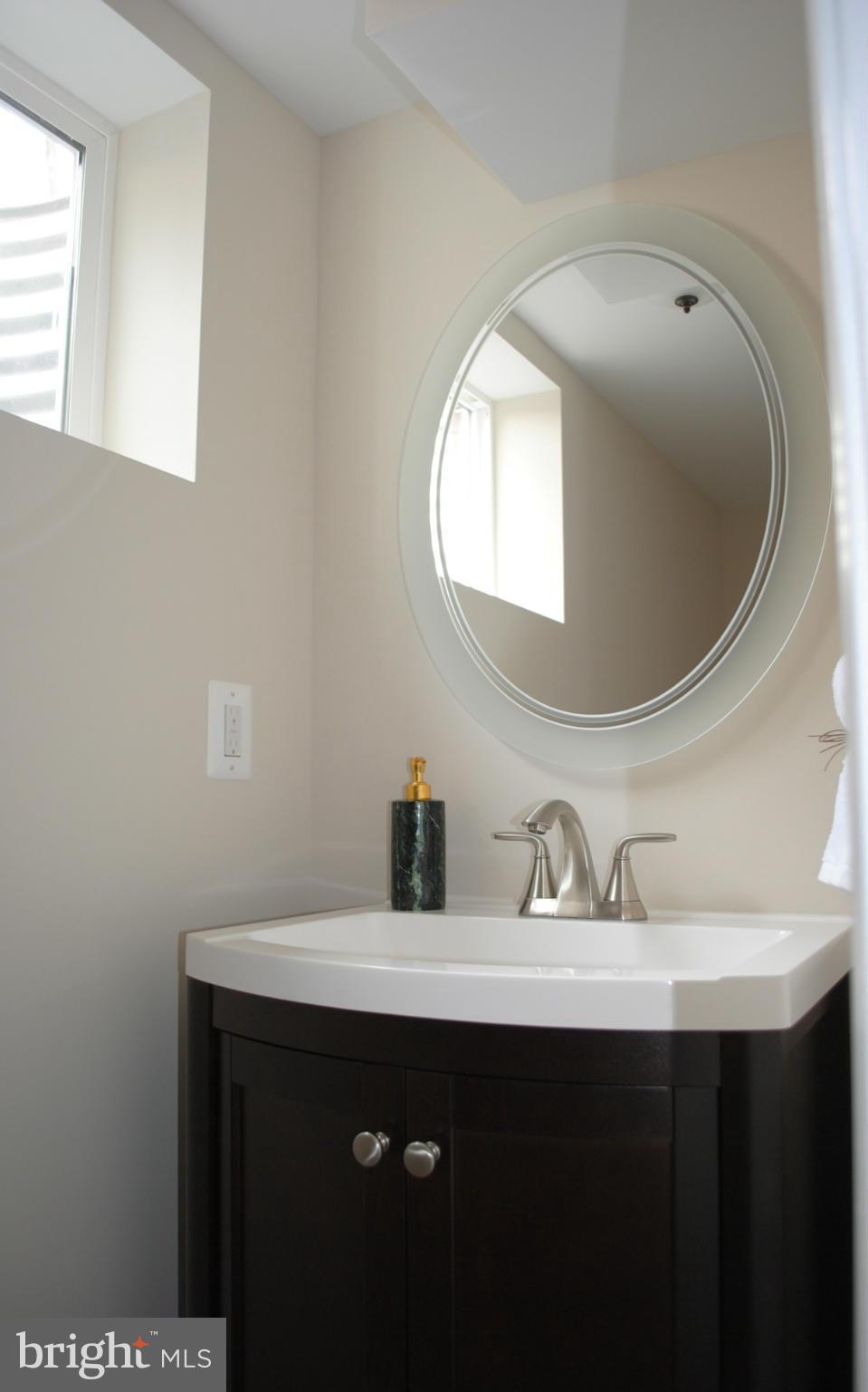 9705 Sutherland Road Silver Spring, MD 20901 - Photo 27 of 30 Bath