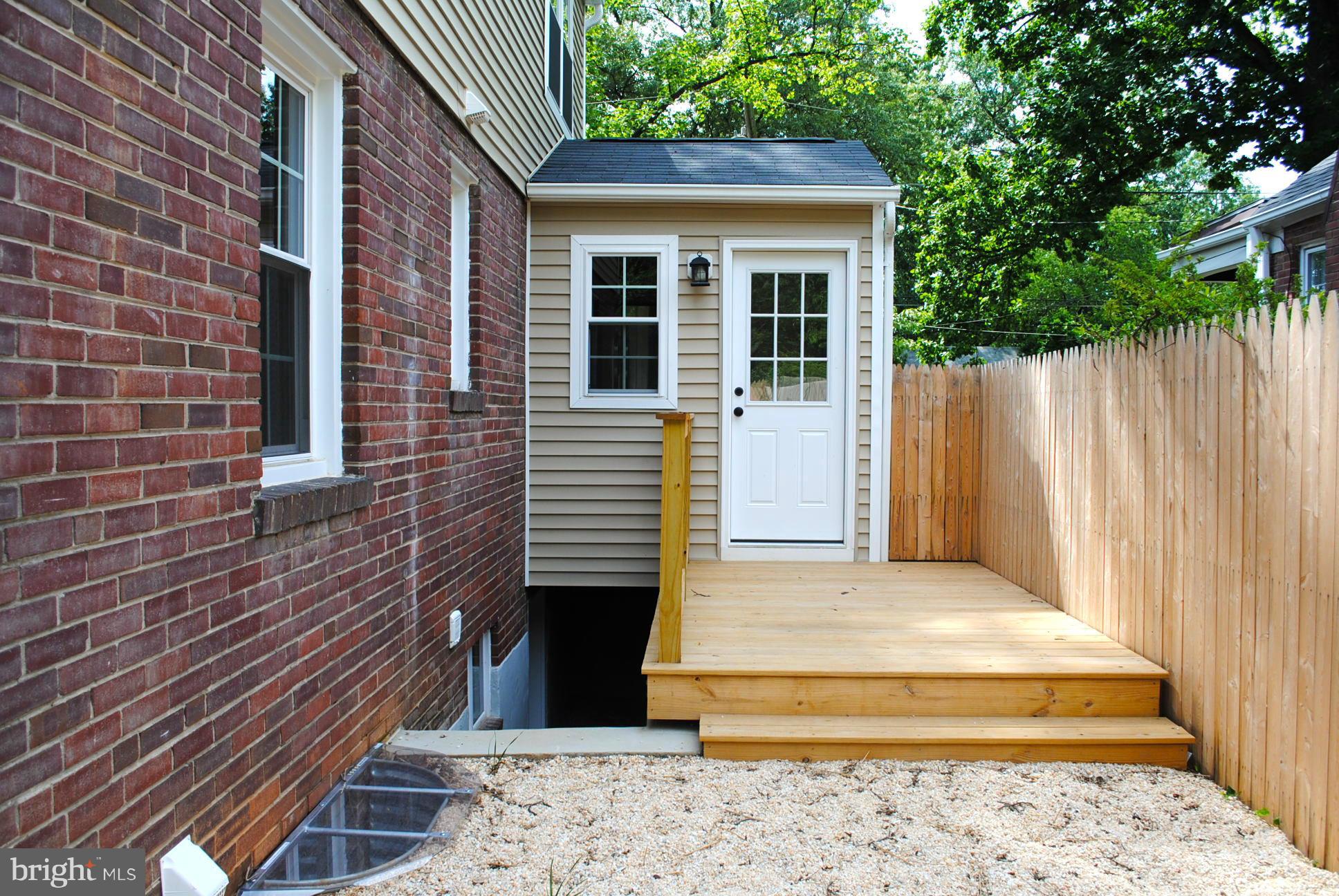 9705 Sutherland Road Silver Spring, MD 20901 - Photo 29 of 30 Exterior (Rear)