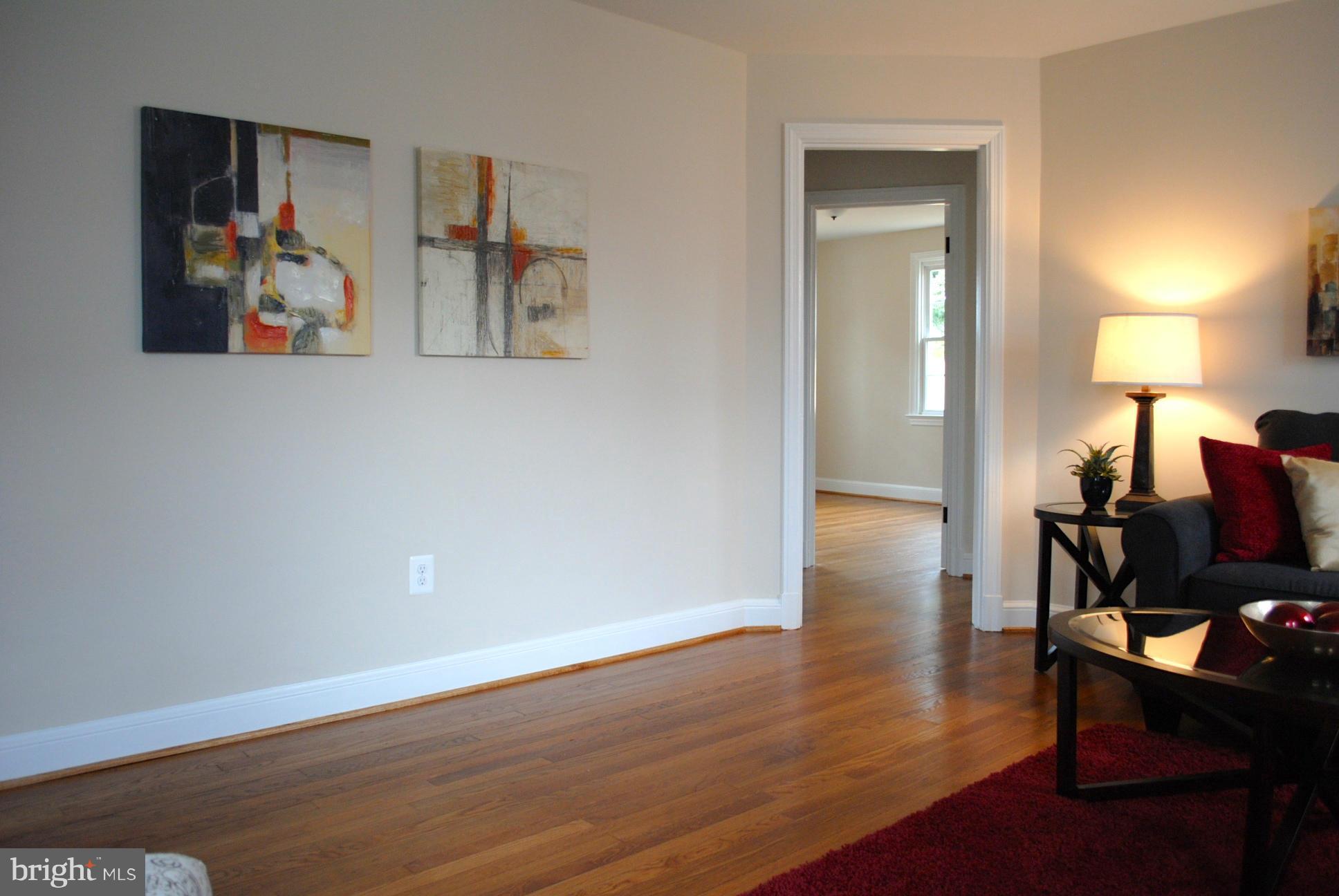 9705 Sutherland Road Silver Spring, MD 20901 - Photo 5 of 30 Living Room