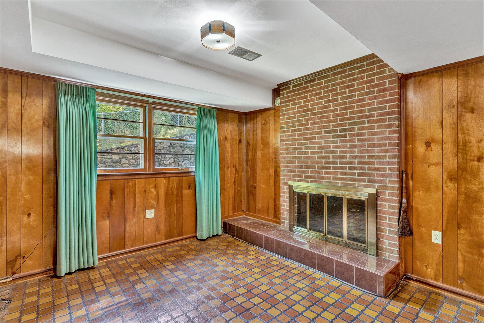 4700 Grandin Road Southwest Roanoke, VA 24018 - Photo 12 of 31 12-DSC9486