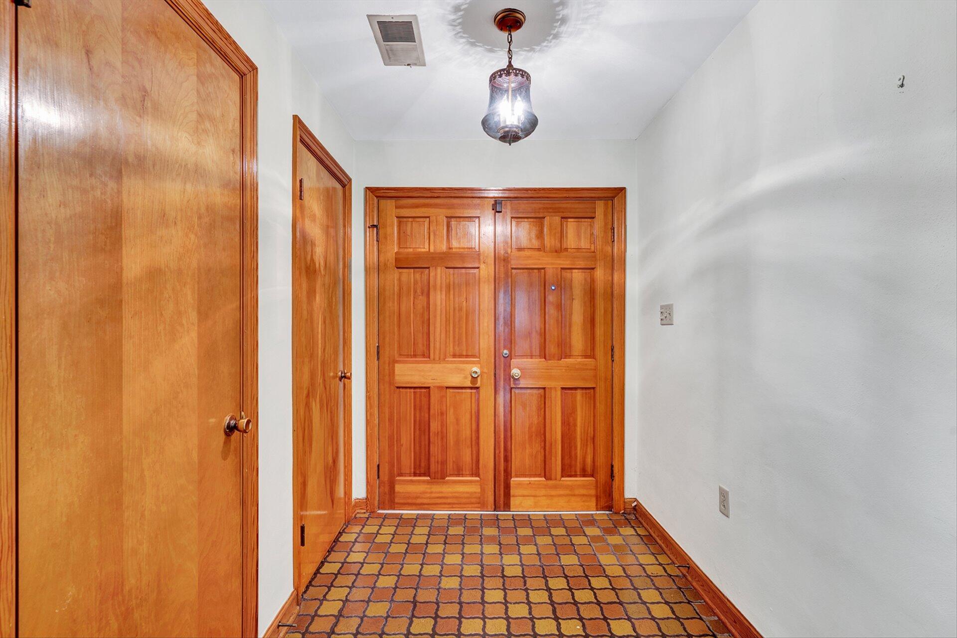 4700 Grandin Road Southwest Roanoke, VA 24018 - Photo 2 of 31 02-DSC9480