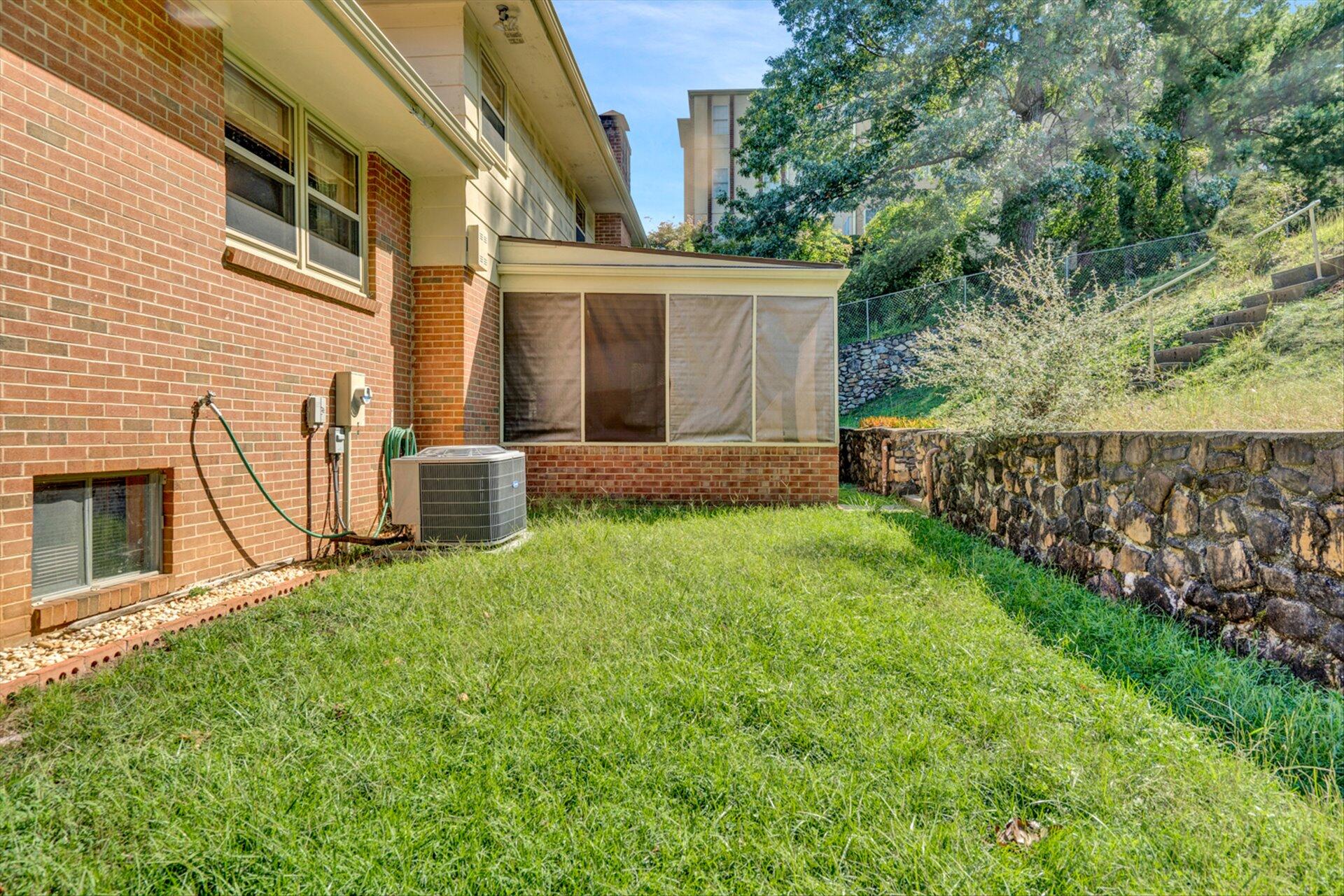 4700 Grandin Road Southwest Roanoke, VA 24018 - Photo 27 of 31 27-DSC9570