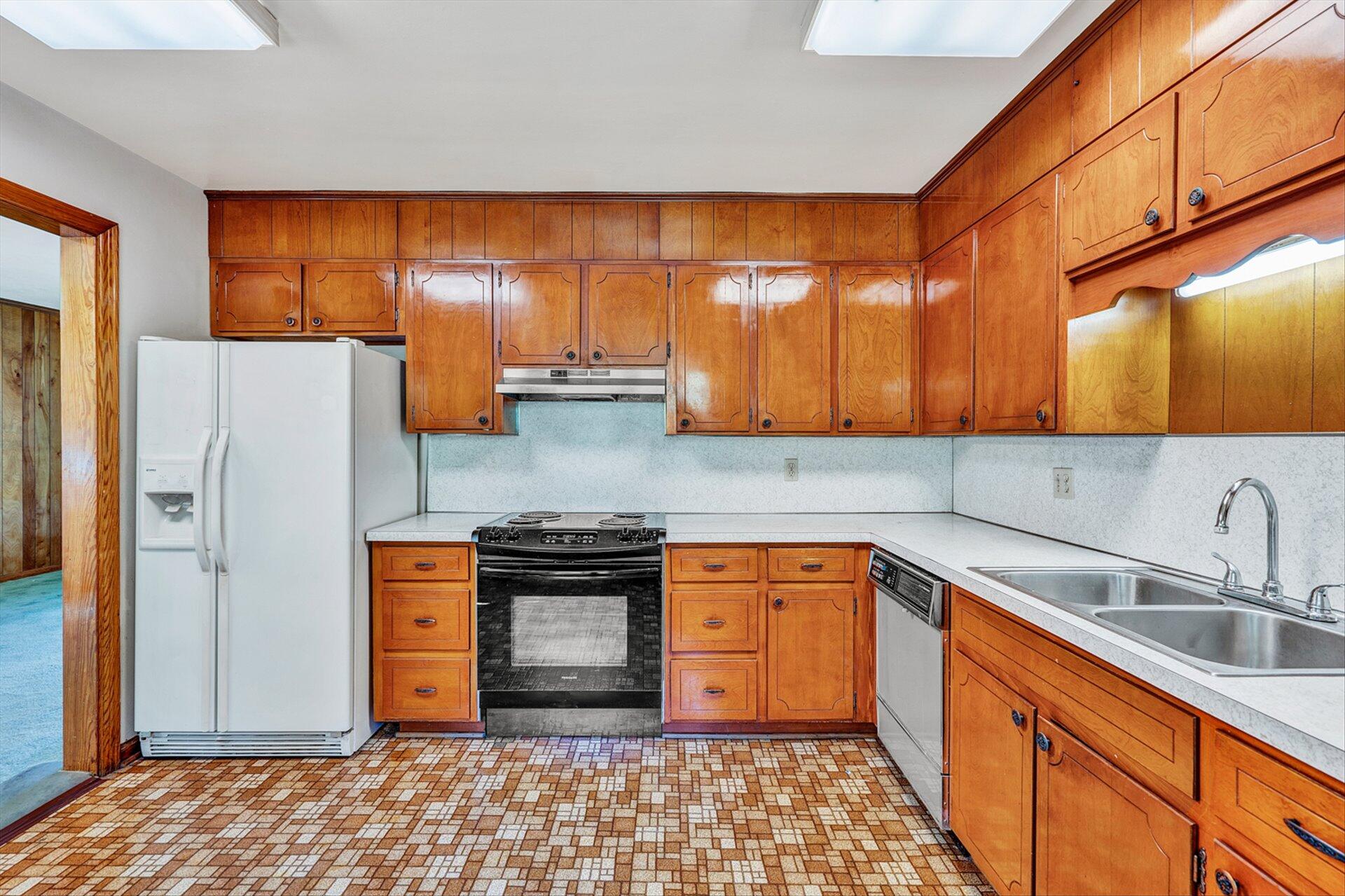 4700 Grandin Road Southwest Roanoke, VA 24018 - Photo 6 of 31 06-DSC9510