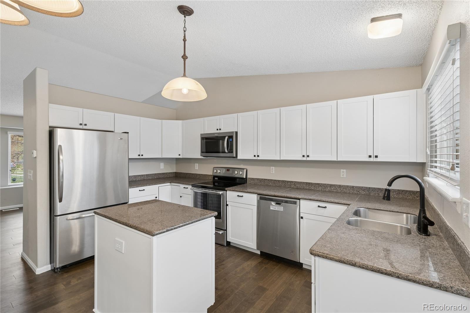 10606 Hyacinth Court Highlands Ranch, CO 80129 - Photo 10 of 26