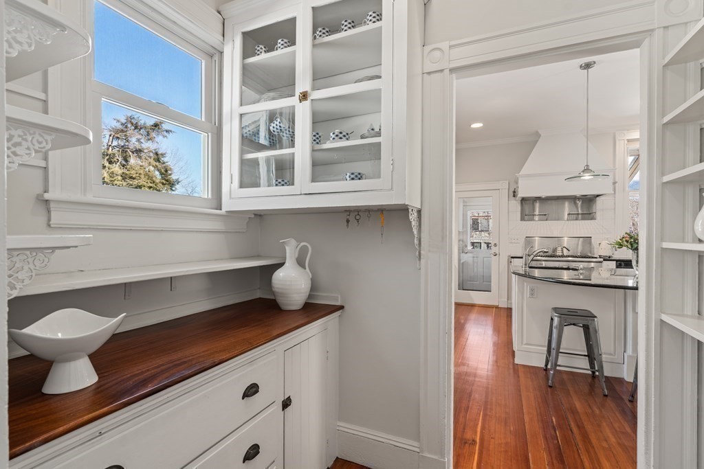 36 Garden Road Newton, MA 02458 - Photo 8 of 28 Gallery Image 8